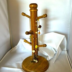 Le Muse lariat necklace. Antique bronze colored.